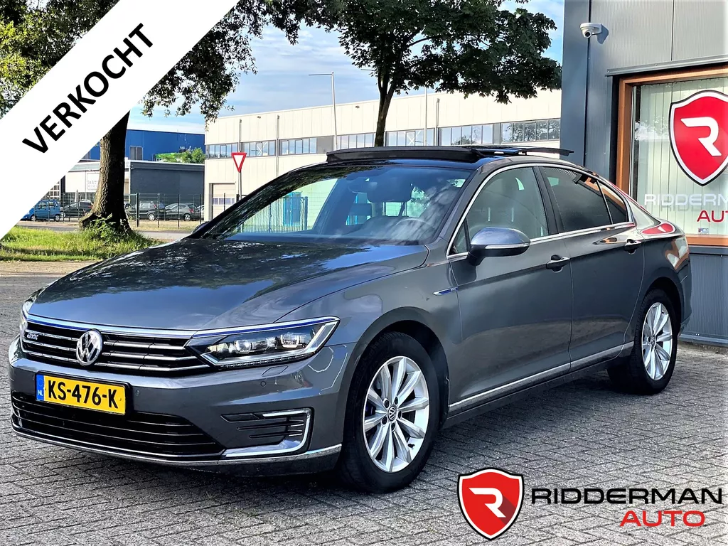 Volkswagen Passat 1.4 TSI GTE Connected Series Plus Panoramadak/LED/Active Info Display